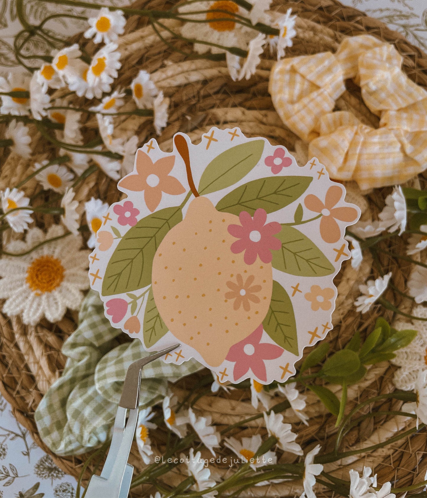 Sticker "The lemon blooms"